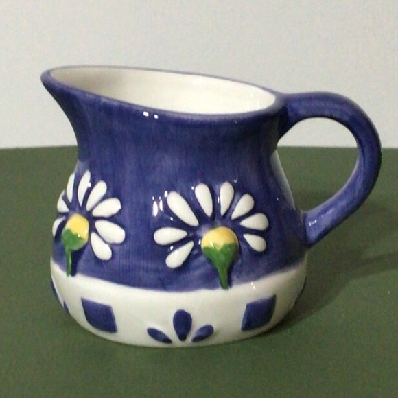 EUC - Vintage Oneida “Spring Daisy” Little Creamer -  3” Tall - Picture 2 of 7